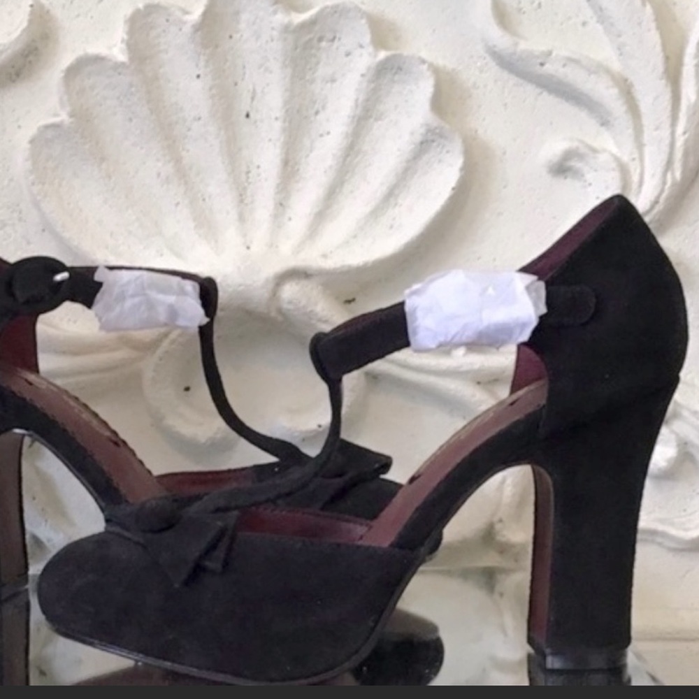 Poetic License “Fairytale” T-strap NWOT